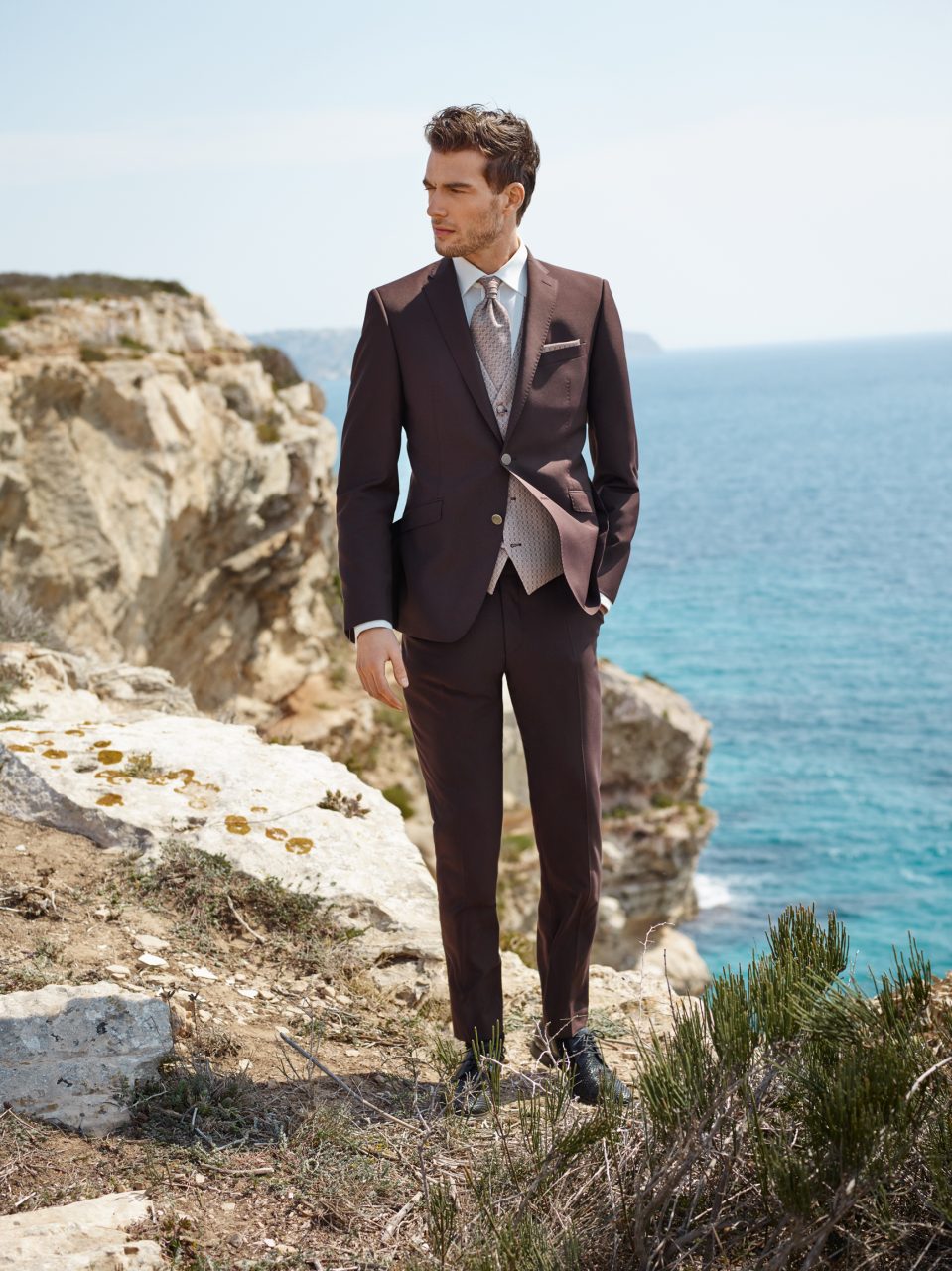 Wie Man(n) einen Anzug richtig trägt Bridal Times Wie Man(n) einen Anzug richtig trägt Bridal Times