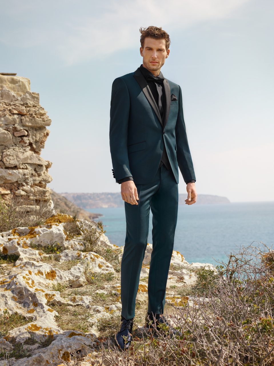 how to wear a suit and tie