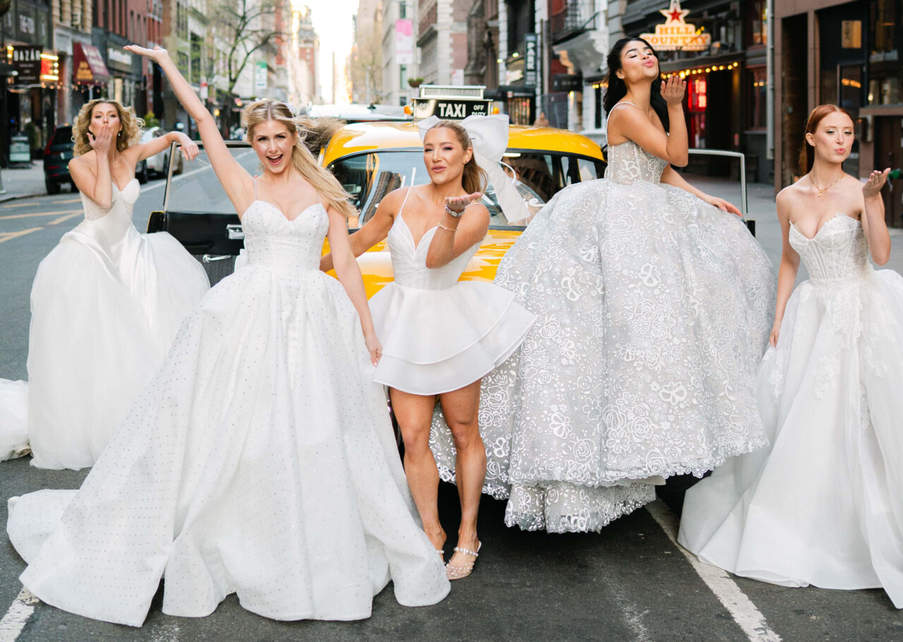 hayley paige wedding dress designer wikipedia After a four-year legal battle to regain the rights to her own name, bridal designer @MissHayleyPaige designed the gown for the first-ever live wedding during the Super Bowl halftime show. The dress